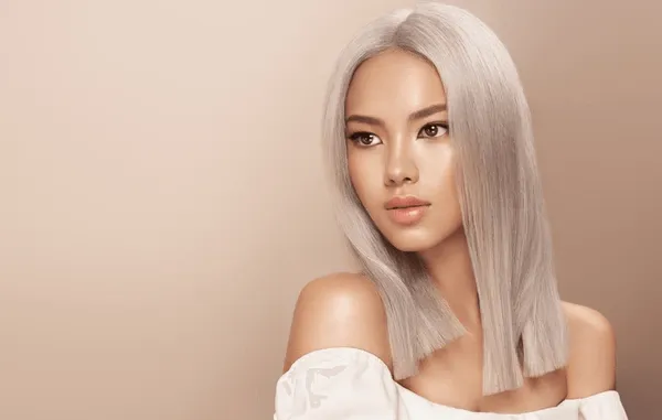 ซอฟต์บรัชบลอนด์ (Soft-Brushed Blonde) สีผมมาแรงแห่งซัมเมอร์ 2026 ที่ใครๆ ก็ถามหา